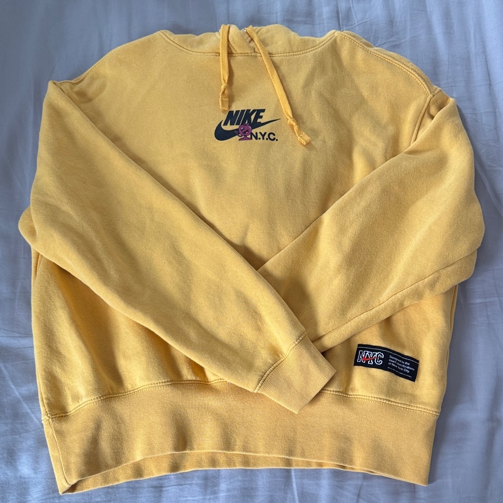 NIKE Crewneck Sweater in Yellow